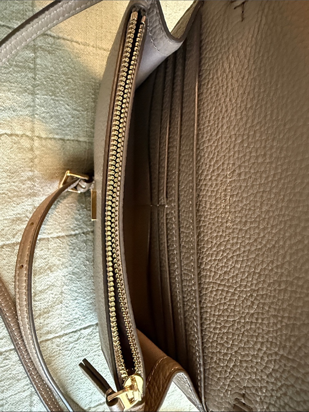 Tory Burch Pebbled Taupe Leather Crossbody with Logo Flap - Picture 3 of 3